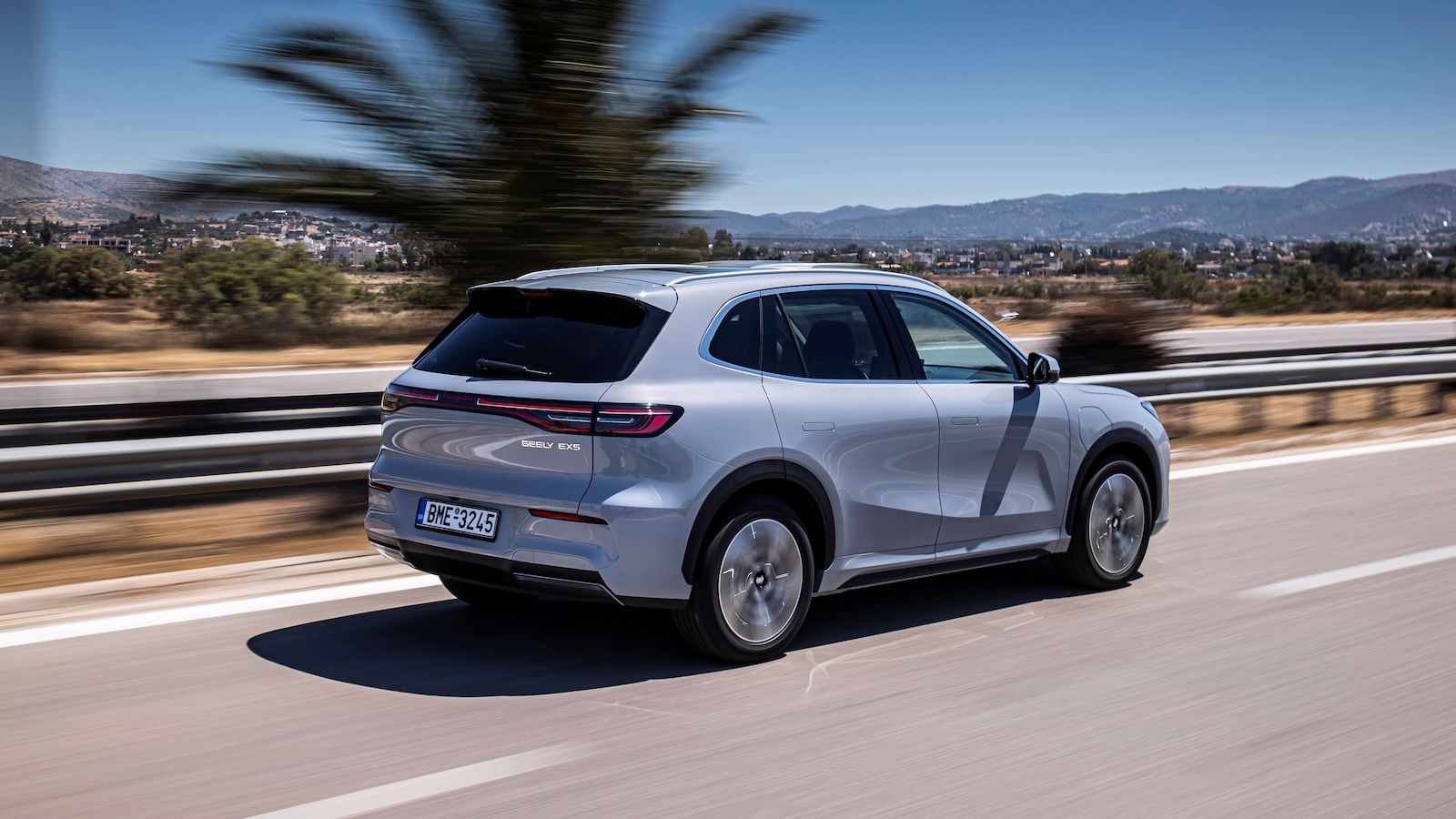 Νέα γκάμα Geely E5: Μεγαλύτερη μπαταρία 68 kWh, αυτονομία 475 χλμ. και τιμή από €27.990